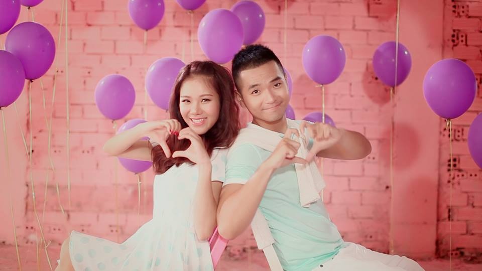 Clip cover 'Com buom xuan' bang 5 thu tieng hot tro lai hinh anh