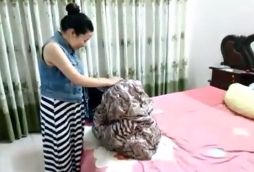 Clip nguoi chong tang qua Valentine khien vo vo oa hinh anh