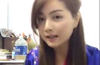 Co gai nhai giong long tieng phim TVB Hong Kong gay chu y hinh anh