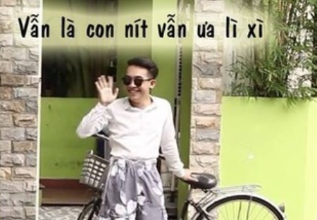 Clip su khac biet khi nhan li xi cua cac do tuoi hinh anh