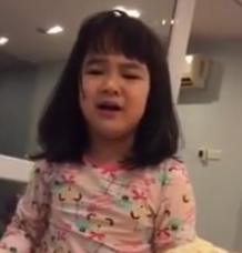 Clip xin me an khuya cua be gai 6 tuoi Ha Noi hinh anh