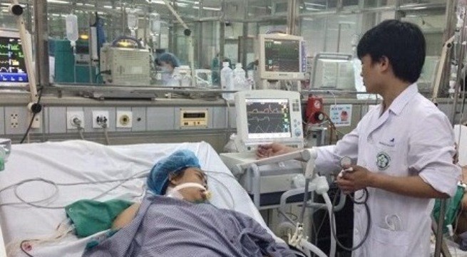 Bac si len Facebook keu goi ung ho san phu hiem ngheo hinh anh