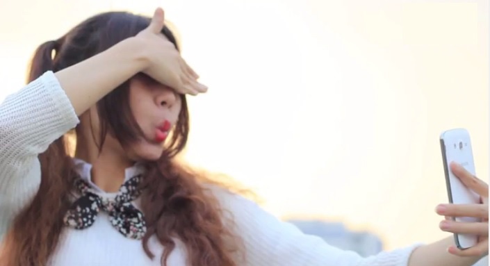 Clip cac kieu chup anh selfie cua con gai hinh anh