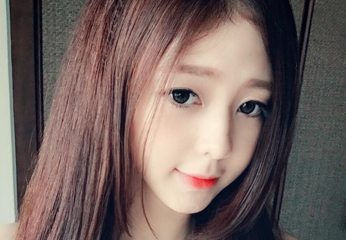 Clip 9X xinh xan doc rap nhanh 'Khuon mat dang thuong' hinh anh