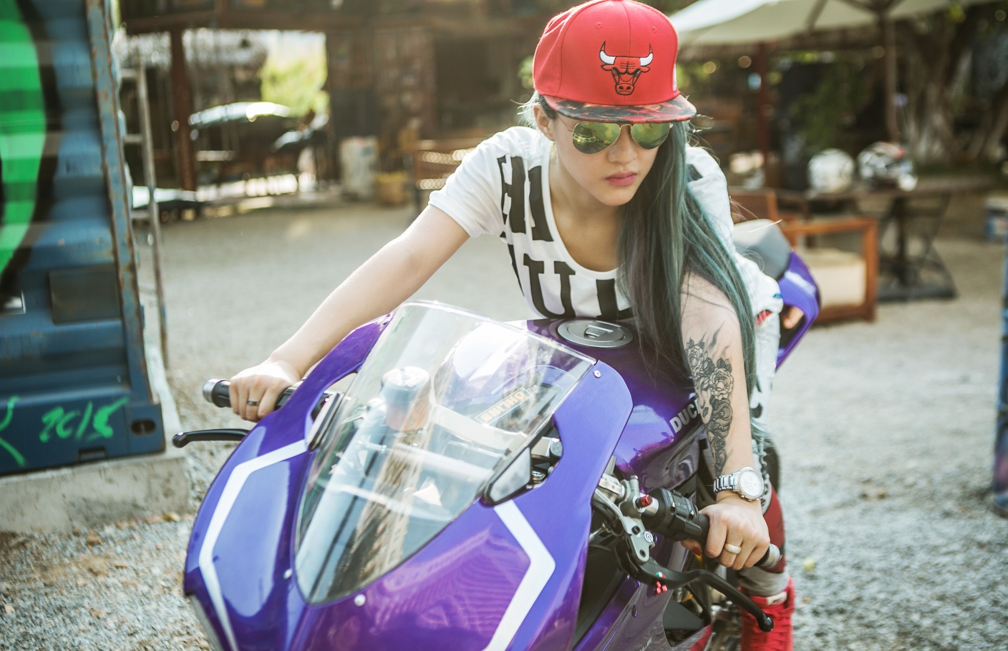 DJ Melo ca tinh ben Ducati 899 Panigale mau doc o Sai Gon hinh anh