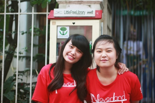 Tu sach khong khoa doc dao hinh anh