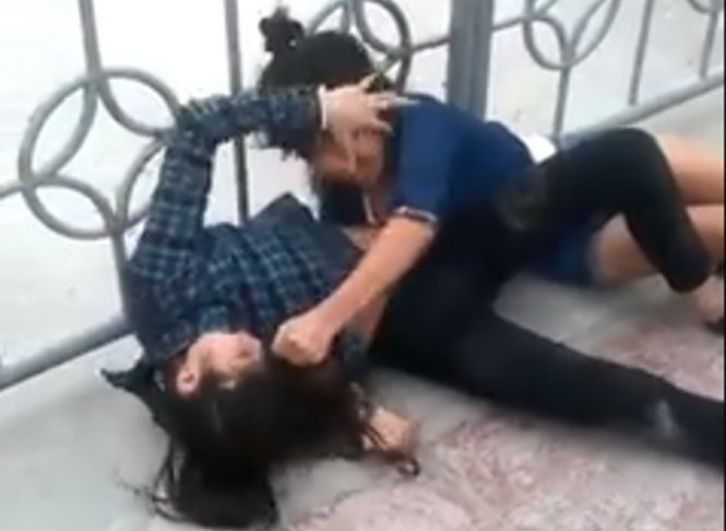 Nu sinh Quang Ninh danh nhau, ban be co vu, quay clip hinh anh