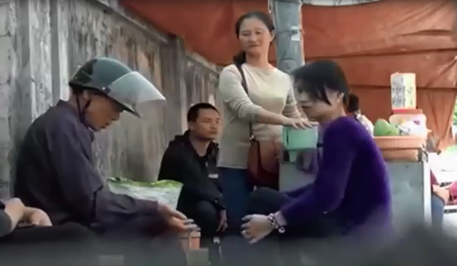 Clip Choi bo gia canh - Camera giau kin hinh anh