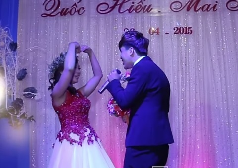 Clip chu re hat rap don co dau len san khau hinh anh