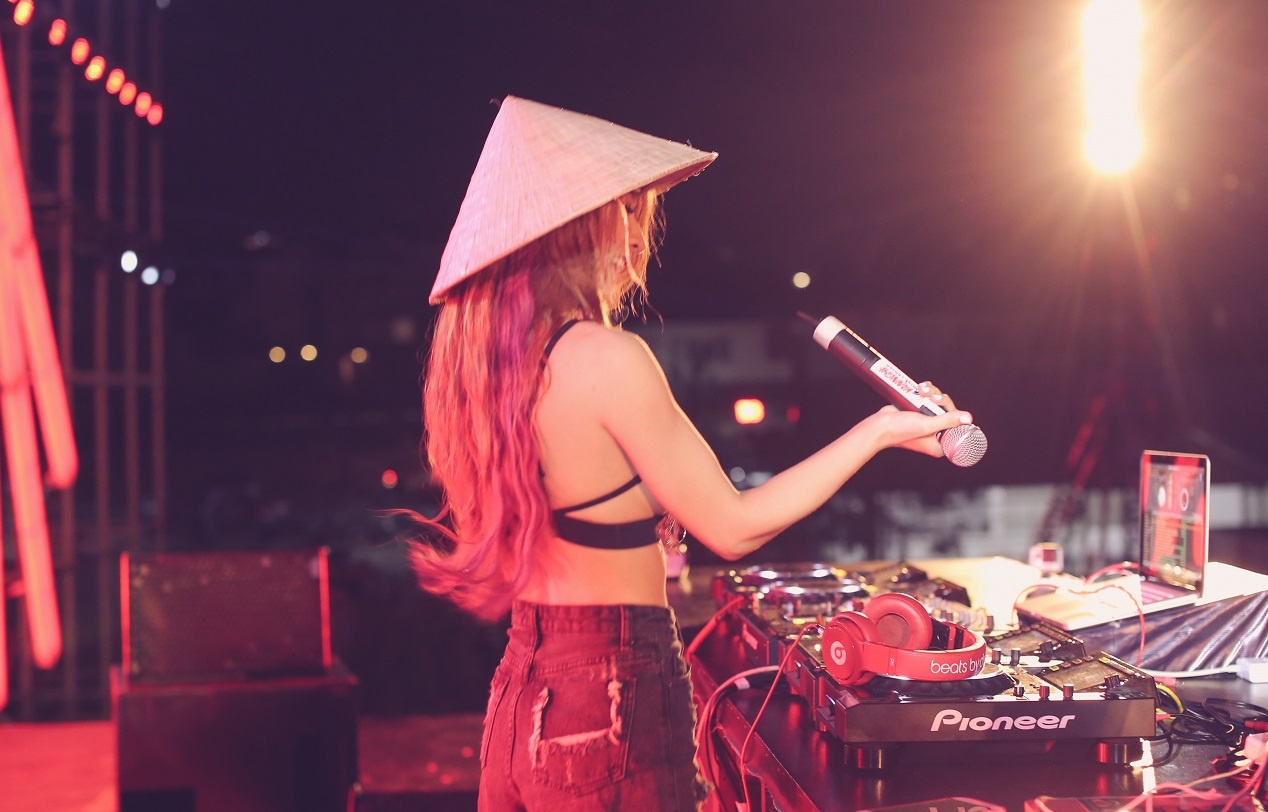 Clip DJ Oxy doi non la choi nhac hinh anh