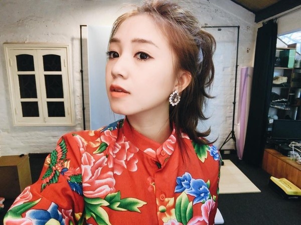 Gioi tre ro mot thoi trang hoa tiet chan con cong hinh anh