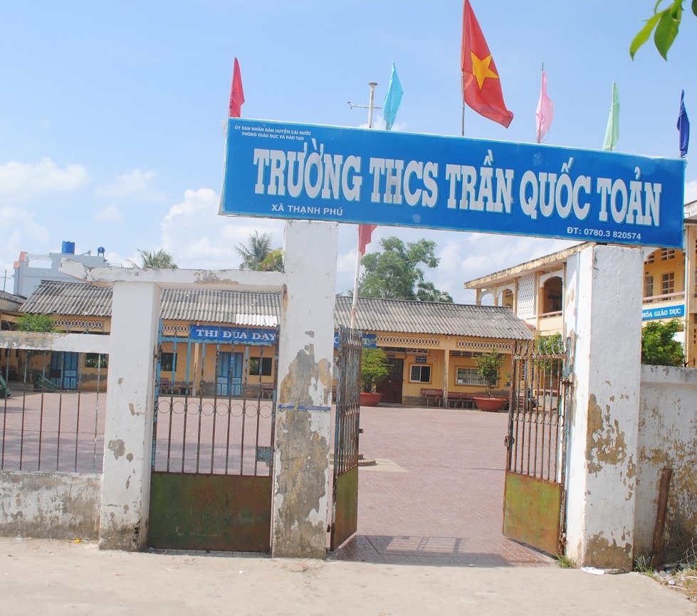 Lam ro tin nu sinh tu tu sau khi bi duoi hoc hinh anh