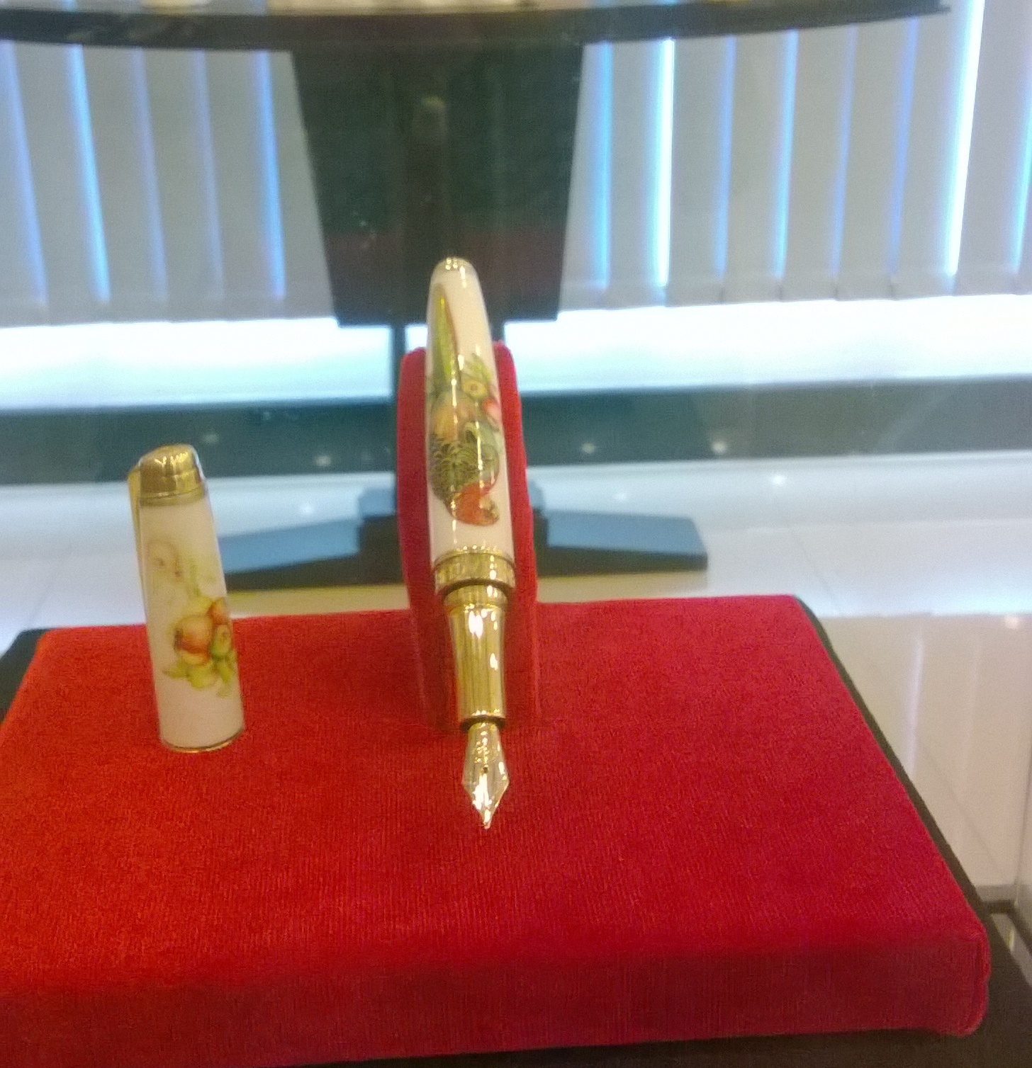 Cay viet gia 100 trieu dong cua Viet Nam hinh anh