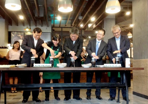 Starbucks khai truong cua hang thu 3 tai Sai Gon hinh anh