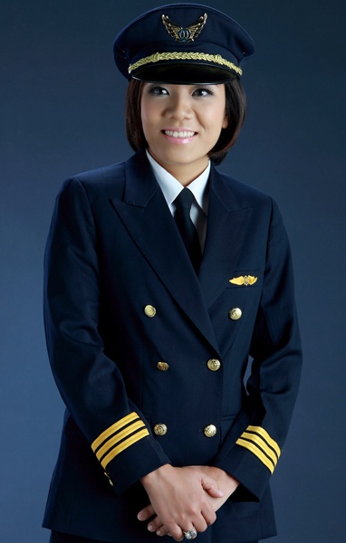 Nu phi cong lai Airbus ke chuyen kho luyen tren troi hinh anh