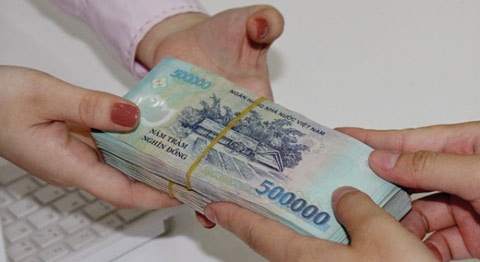 Doi no kieu sieu di, ngan hang gianh nhau rac ban hinh anh