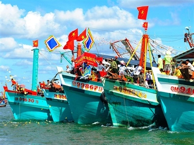 Thi tran ty phu ben bo bien Tay hinh anh