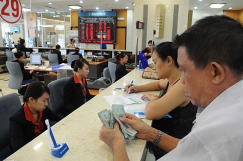 Luong sep ngan hang: Lon than kho song, be giau su hinh anh