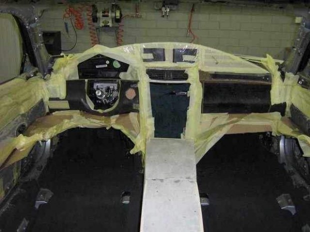 Công việc tiếp theo là phục chế lại nội thất xe.