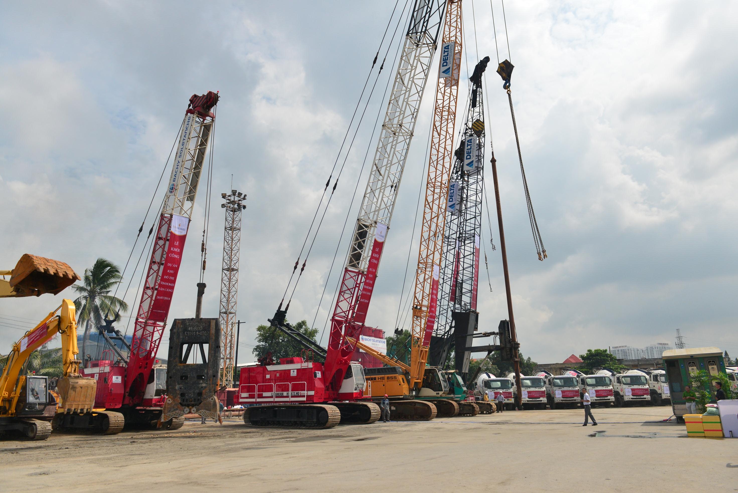 Toa nha 81 tang tai Sai Gon se van hanh vao nam 2017 hinh anh