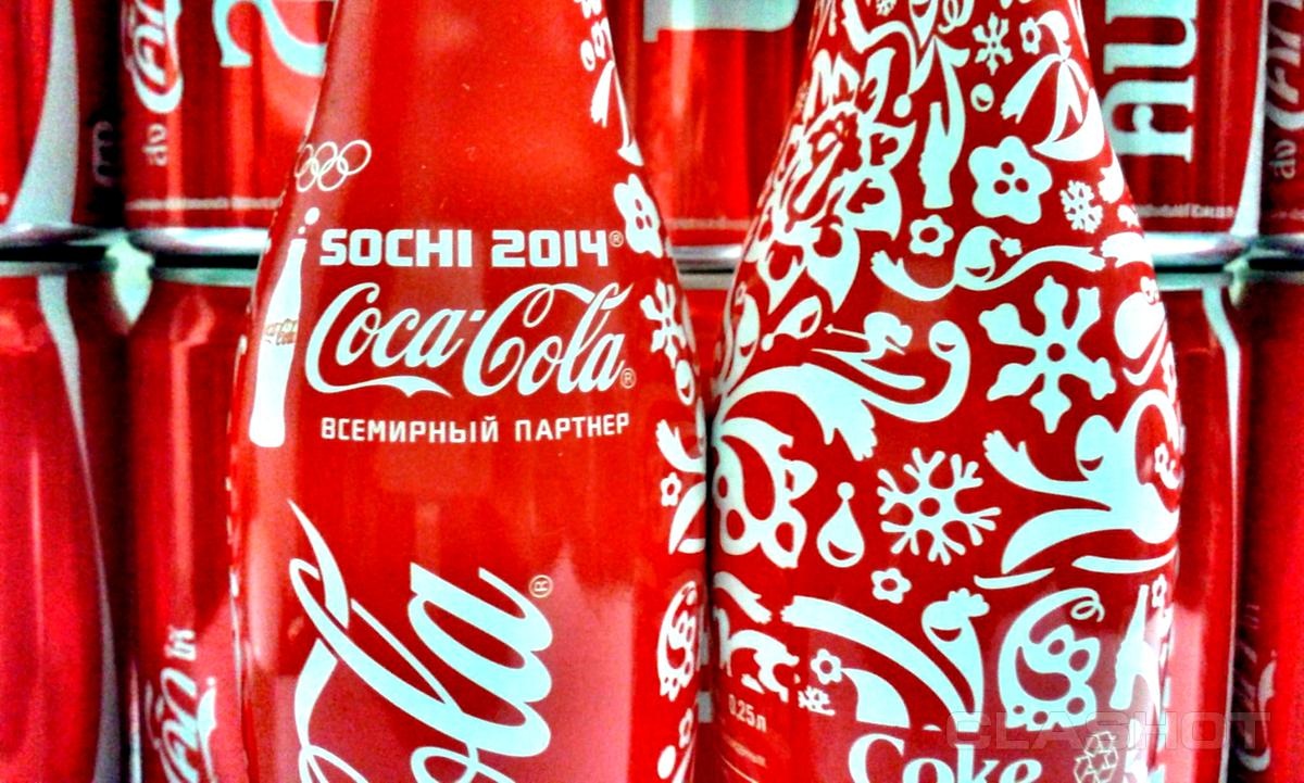 Trong tuần trước, nhãn hiệu đồ uống có ga lớn nhất thế giới đã thông báo doanh số quý giảm 5% tại Nga, Ukraine và Belarus. Lí do được Coca-cola đưa ra là do “sự bất ổn về kinh tế trong khu vực”. Tuy nhiên, doanh số toàn cầu của công ty vẫn tăng 3%.