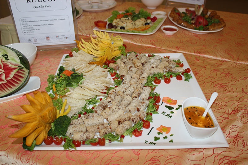 Chuan bi cong bo ban do am thuc Viet hinh anh