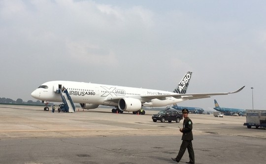 May bay A350 XWB-900 lan dau tien trinh dien o Viet Nam hinh anh
