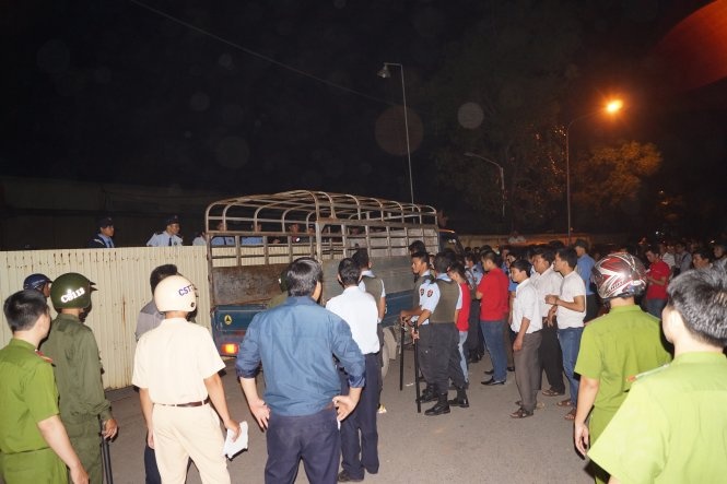 Lai lum xum 'bay ngan hang gianh mot kho ca phe' hinh anh