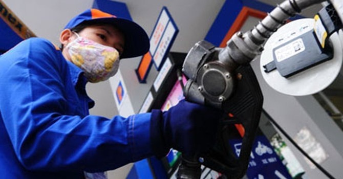 Lan thu 11 giam gia trong nam, xang A92 con 19.930 dong/lit hinh anh