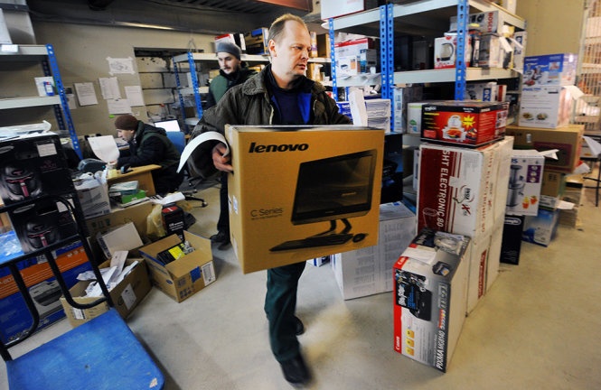 Nuoc Nga giua con bao lam phat hinh anh