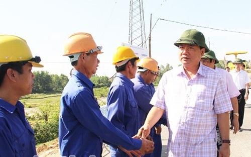 Mot nam cua bo truong: Ong Dinh La Thang 'cu vay lam thoi' hinh anh