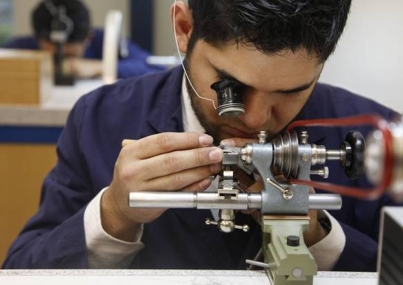 Bỏ neo tỷ giá đồng franc là cú sốc lớn đối với ngành công nghiệp sản xuất, chế tạo đồng hồ của Thụy Sỹ.