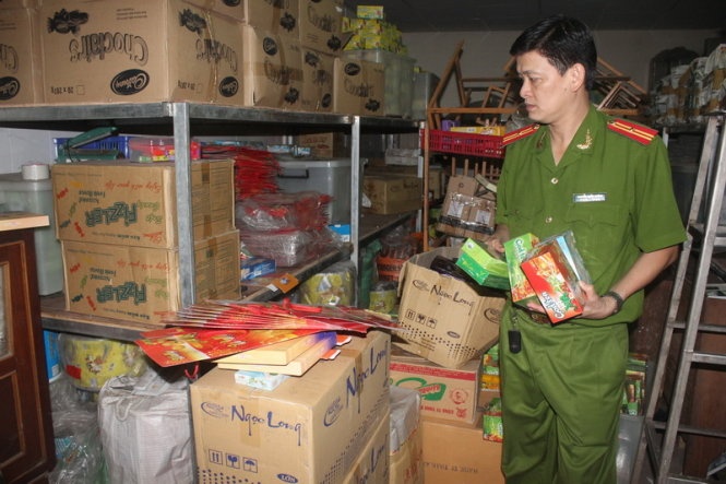 Lực lượng phòng 4, C49 kiểm tra toàn bộ lô hàng tại Công ty TNHH Ngọc Long.