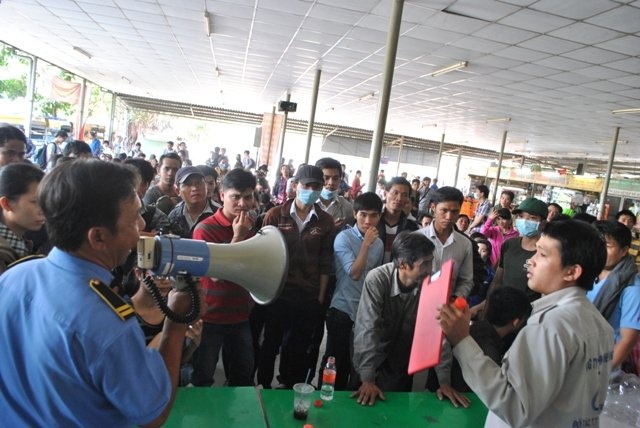 Khong mua duoc ve xe Phuong Trang, hang tram nguoi phan no hinh anh