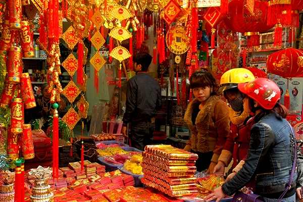 Thi truong vang ma nhon nhip sat Tet ong Cong ong Tao hinh anh