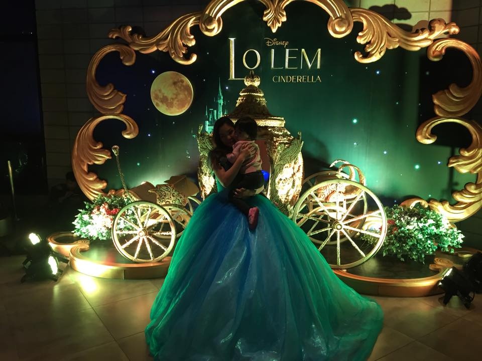 Cgv vincom bắt đầu đông khách, song song với chg trình promote cho fim lọ lem rất dc các bạn nữ ưa thích. 