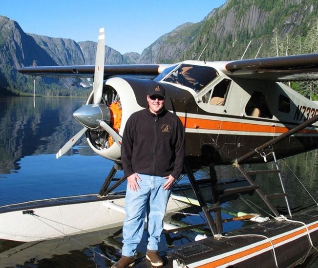   Phi công lái máy bay cứu nạn khẩn cấp: Mức lương cho công việc của họ ít hơn những phi công dân dụng khác nhưng tỉ lệ tai nạn 13.59 giờ trên 100,000 giờ bay. Xem ảnh sau