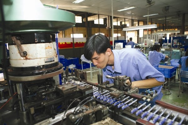 Mot Viet Nam, bon thap ky, ba the he, hai mang mau hinh anh