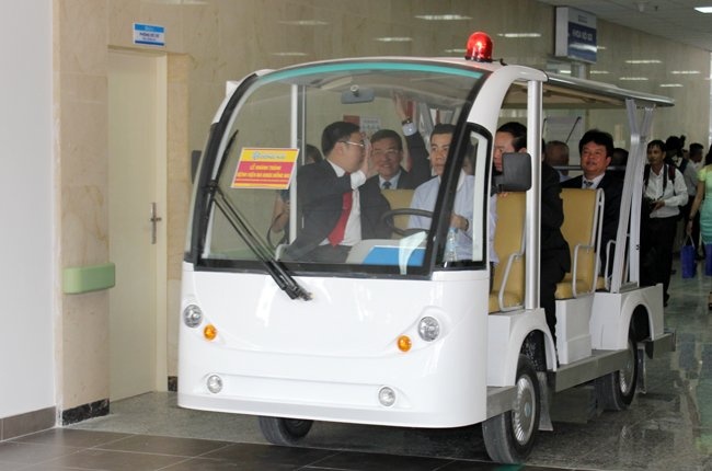 Dao trung tam TP HCM bang xe dien gia 10.000 dong hinh anh