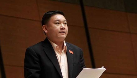 Cay mat vi chuc can hanh tim khong doi duoc bat pho hinh anh