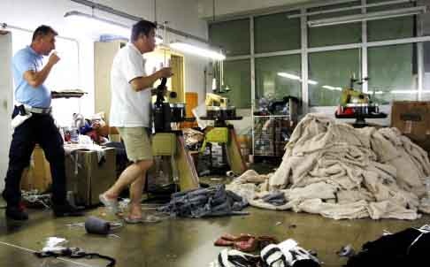 Kinh te ngam Trung Quoc o chau Au: Hang Tau 'made in Italy' hinh anh