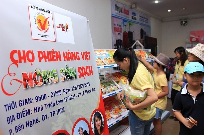 Chợ phiên hàng Việt và nông sản sạch diễn ra vào sáng nay 12/9 tại quận 1.