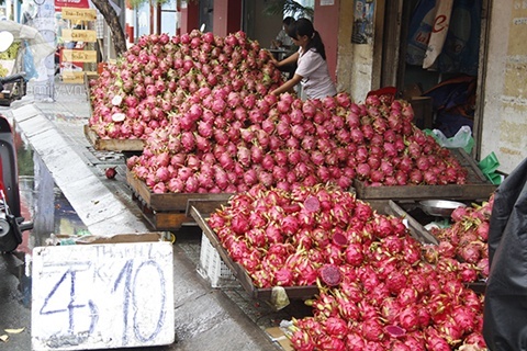 Thanh long 5.000 dong/kg ban day duong: Sao re den vay? hinh anh