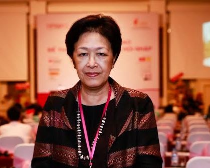 Ba Ton Nu Thi Ninh: Doanh nhan nu ra bien lon ho boi rat tot hinh anh