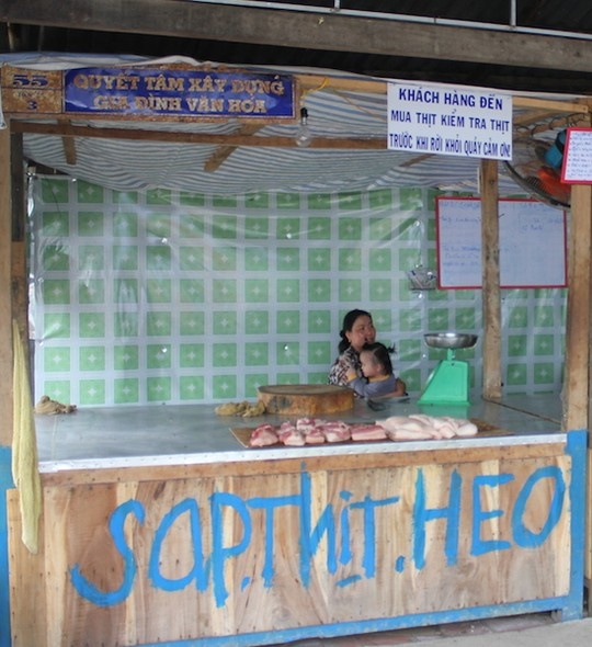 Ca tinh vao cuoc chi vi 1 sap thit heo hinh anh