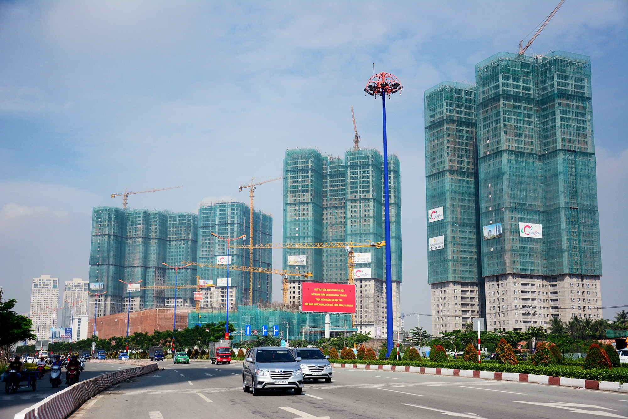 Nguoi nuoc ngoai do von manh vao nha dat Viet Nam hinh anh