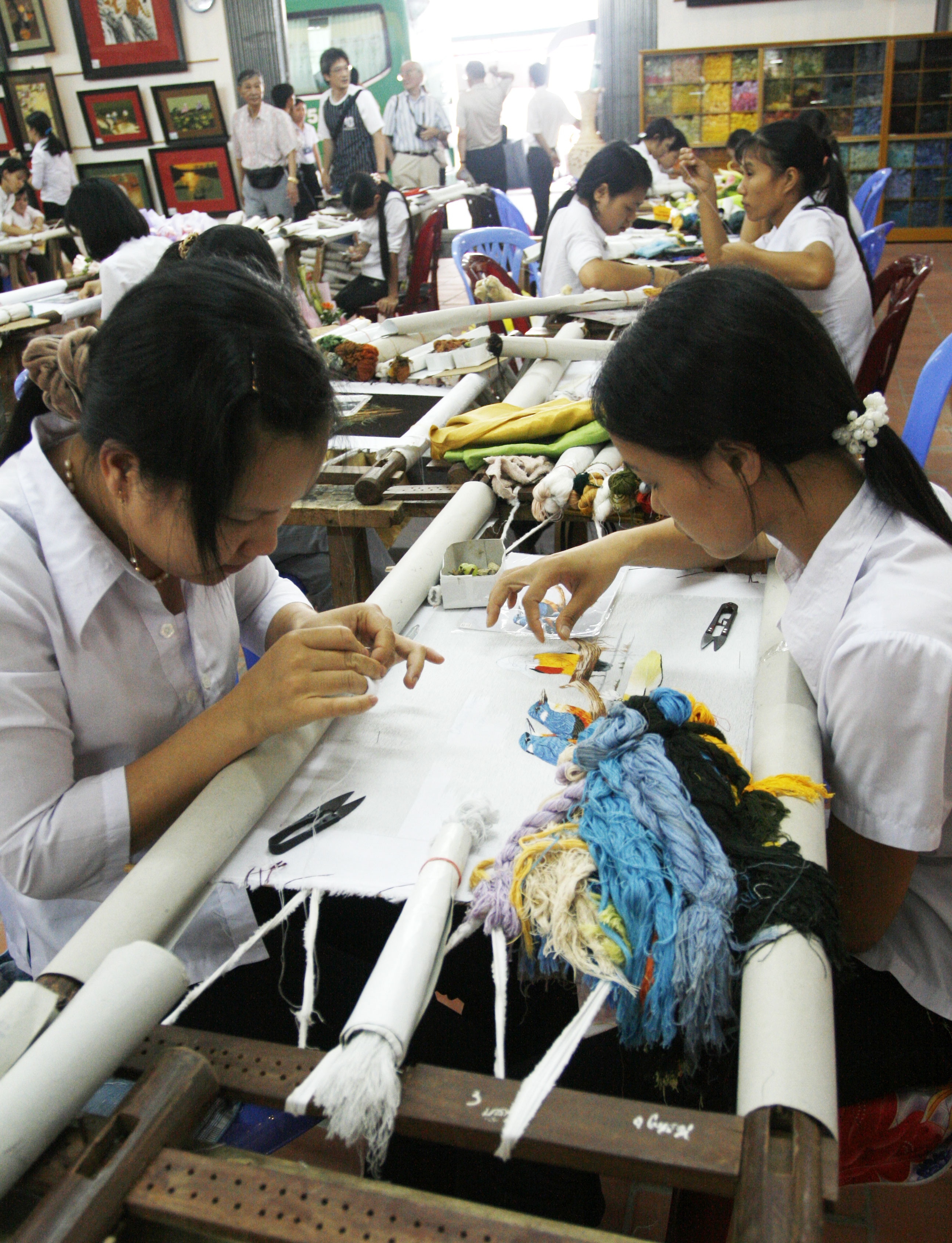 San nhan su thoi hoi nhap: Dung mang tien ‘mua’ lao dong hinh anh