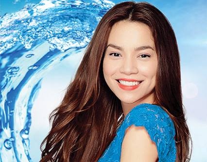 Nhan hang lap lung chuyen Ha Ho dung lam dai su thuong hieu hinh anh