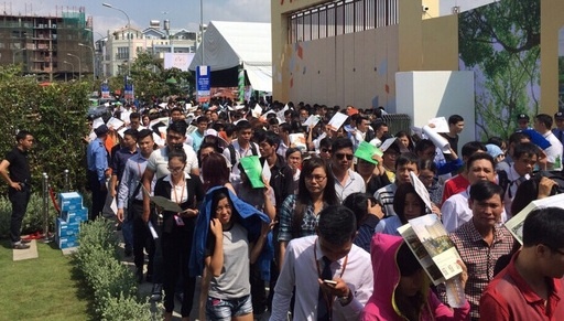 Nguoi dan Sai Gon vat va cho mua nha gia re hinh anh