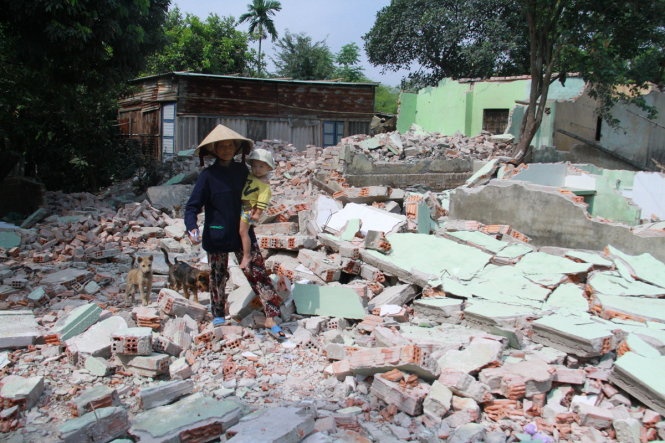 Chuyen la o Da Nang: Dan dap nha roi ra o lan trai hinh anh